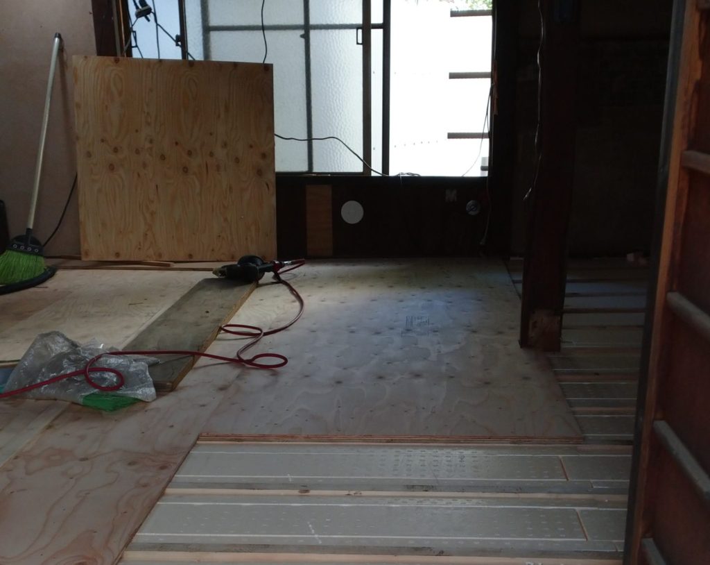 床工事の工程と費用　捨て合板貼り